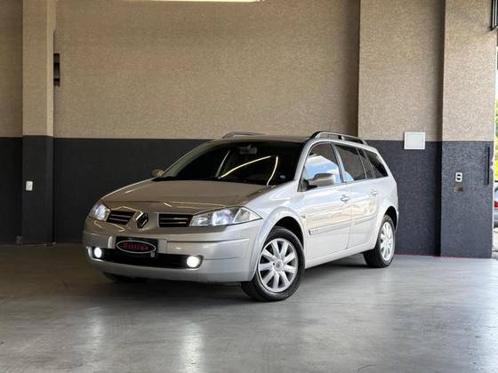 RENAULT MEGANE 1.6 DYNAMIQUE GRAND TOUR 16V FLEX 4P MANUAL RENAULT MEGANE 1.6 DYNAMIQUE GRAND TOUR 16V FLEX 4P MANUAL